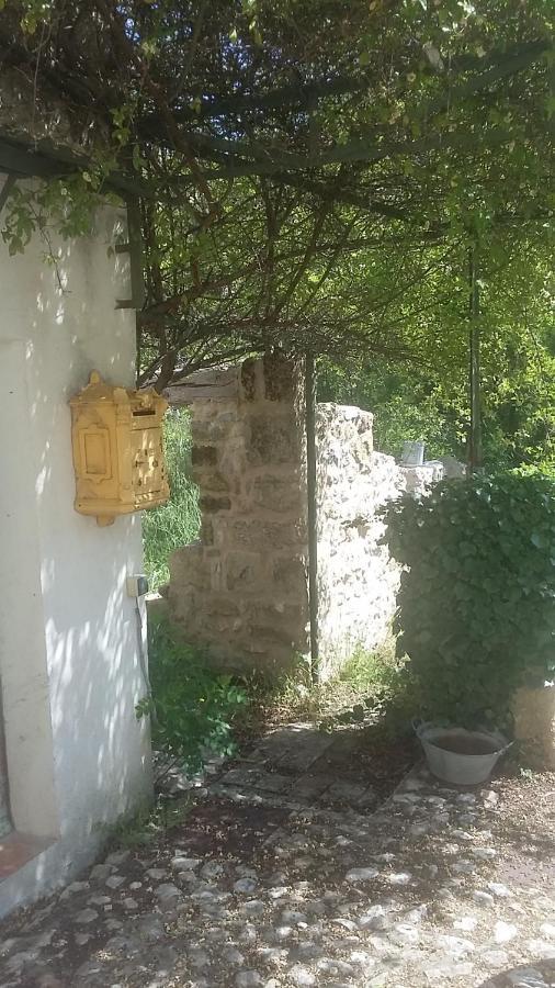 Dans Hameau Provencal