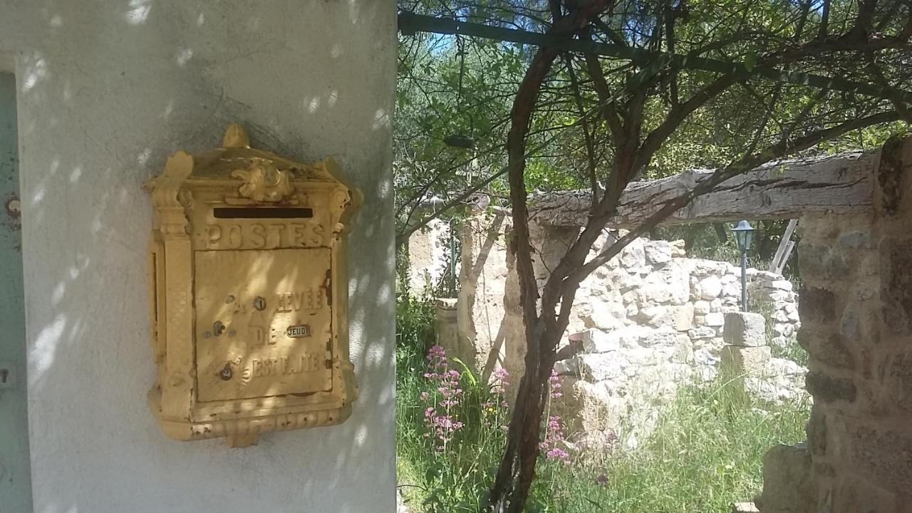 Dans Hameau Provencal *